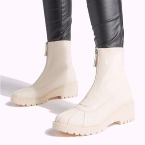 SHOE DAZZLE Adabelle Ankle Lug Sole Platform Chelsea Birch Ivory Boots Size 10